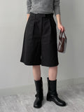 One Pin Tuck Cotton Bermuda Pants