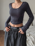 Dart incision u-neck long sleeves
