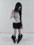 [mnem] Piercing Half-Neck Sleeveless