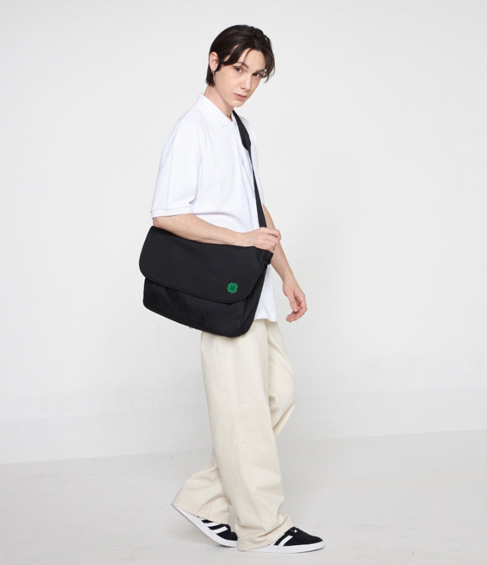 【GRAVER】23SS★ Clover Smile Embroidery Cross Messenger Bag GRAVER(グレーバー) - クローバースマイル刺繍クロス