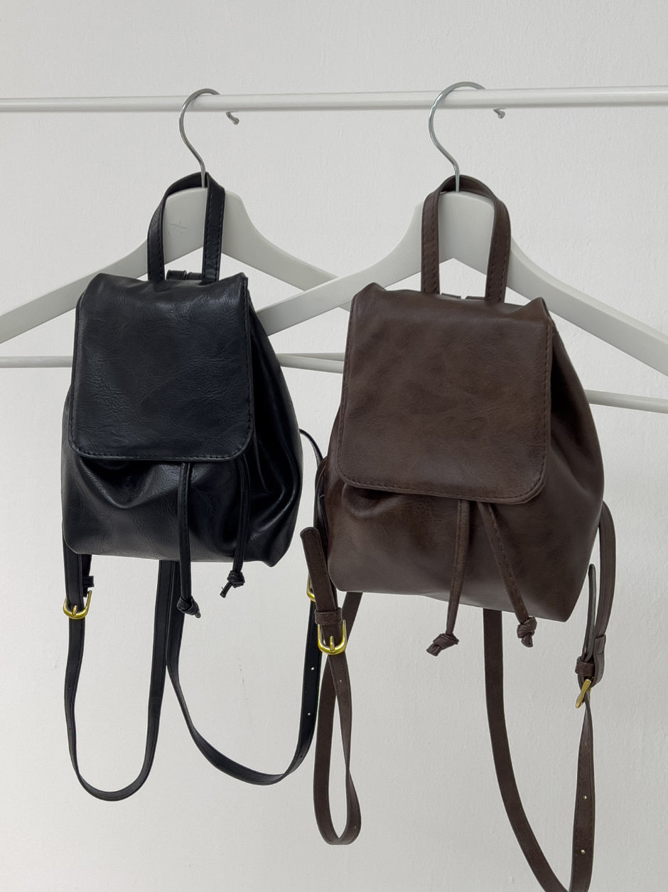 【INCHANT ME】Crack Leather Mini Backpack INCHANT ME(インチャントミー) - クラックレザーミニバック