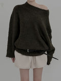 Solid loose-fit one-off knit sweatshirt