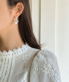 Dizen Unbalance Cubic Ribbon Earrings