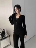 Button Slim V-Neck Knit