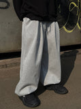 Two-tuck Balloon Jogger Pants