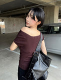 Shirring off-shoulder short sleeve tee