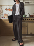 Waving pleated pants