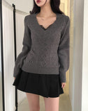 Div Long Slim Cable V-neck Knit