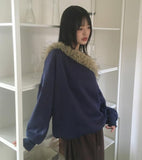 [Brushed lining] Perrin Fur One Off-Shoulder Sweatshirt