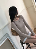 Teeret back slit cross strap punching U-neck off-shoulder long-sleeved T-shirt
