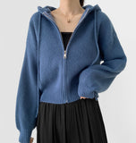 Soft and warm semi-cropped knit zip-up