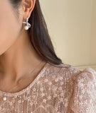 Dizen Unbalance Cubic Ribbon Earrings