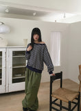 Ohne color matching stripe plain loose fit off-shoulder long sleeve sweatshirt