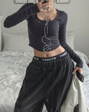 Dart incision u-neck long sleeves