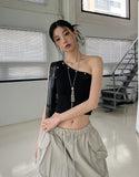 Low rivet one shoulder sleeveless