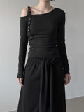 Letter Unbalanced Belt One-Shoulder Off-Shoulder Tee