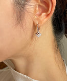 Clover pearl earring