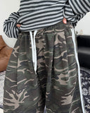 Petin embroidered track Bermuda pants
