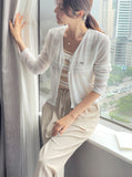Kiet V-neck pendant knit cardigan
