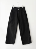 Two-button strap wide pants