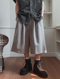 Chad Two-Tuck Snap Bermuda Pants