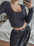 Dart incision u-neck long sleeves