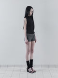 [mnem] Piercing Half-Neck Sleeveless