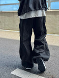 One-tuck black dart denim (green fabric)