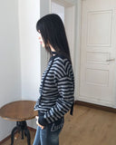 [Muffler SET] Ked Stripe Off-Shoulder Long-Sleeve Knit