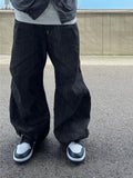 One-tuck black dart denim (green fabric)