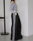 Linbu 78 Patch Off-Shoulder Pile Sweatshirt