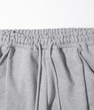 UNMEASURED LOGO TWO TUCK SWEAT PANTS