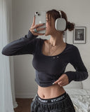 Dart incision u-neck long sleeves