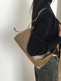Right Leather Baguette Shoulder Bag