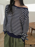 Ohne color matching stripe plain loose fit off-shoulder long sleeve sweatshirt