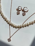 Clover pearl earring
