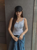 Folded ribbed snap sleeveless shirt