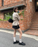 [Muffler set] Ir bean button side strap V-neck long sleeve blouse