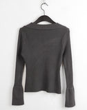 Revol V-neck color matching ribbed long sleeve knit