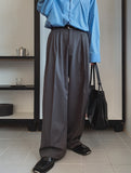 Modern three-tuck wide slacks