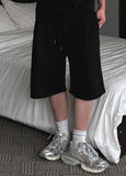 Basic One-Tuck Bermuda Pants