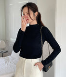 Tight Creamy Half-Neck Basic T-shirt