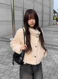 Akun Wool Fluffy Short Button Fur Jacket