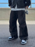 One-tuck black dart denim (green fabric)