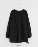 Hudin U-neck Cotton Pocket Blouse