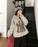 [Lining brushed] Curie New York Patch Damage Hooded Zip-up