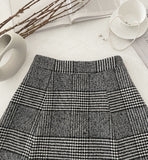 Eble Herringbone Check Flare Wool Skirt