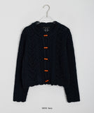 Logic toggle punching cable knit cardigan