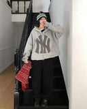 [Lining brushed] Curie New York Patch Damage Hooded Zip-up