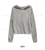 Tone-on-tone button casual hood